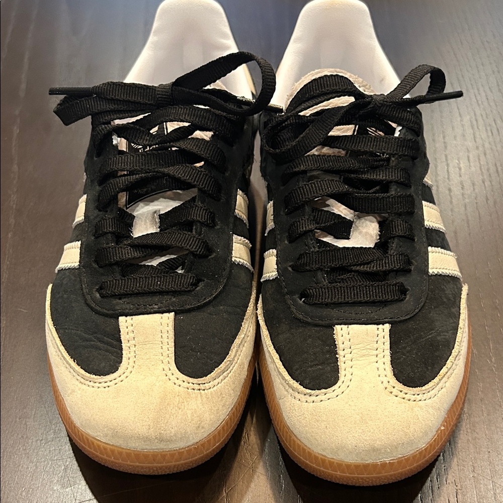 Adidas Sambas. Size 6.